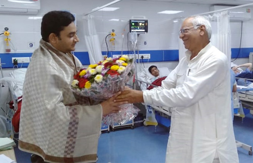 Felicitation by Vishwa Hindu Parishad Member, Kashi and Ayodhya for successful oral cancer surgery of former corporator of Malad, Mumbai.