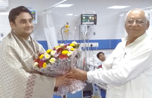 Felicitation by Vishwa Hindu Parishad Member, Kashi and Ayodhya for successful oral cancer surgery of former corporator of Malad, Mumbai.